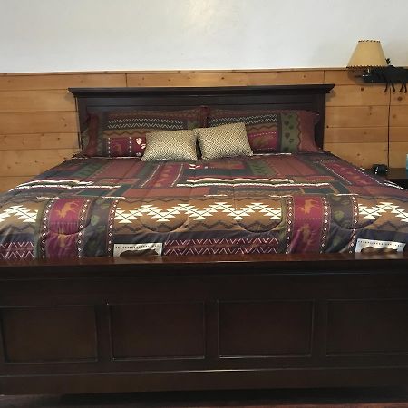 דובואה Chinook Winds Motel מראה חיצוני תמונה