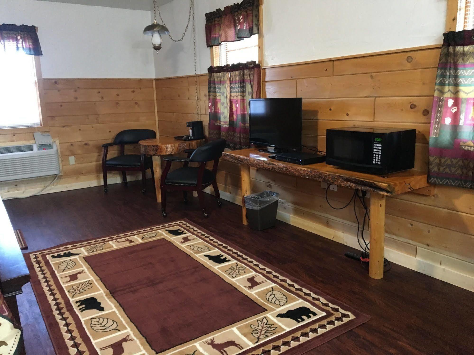 דובואה Chinook Winds Motel מראה חיצוני תמונה