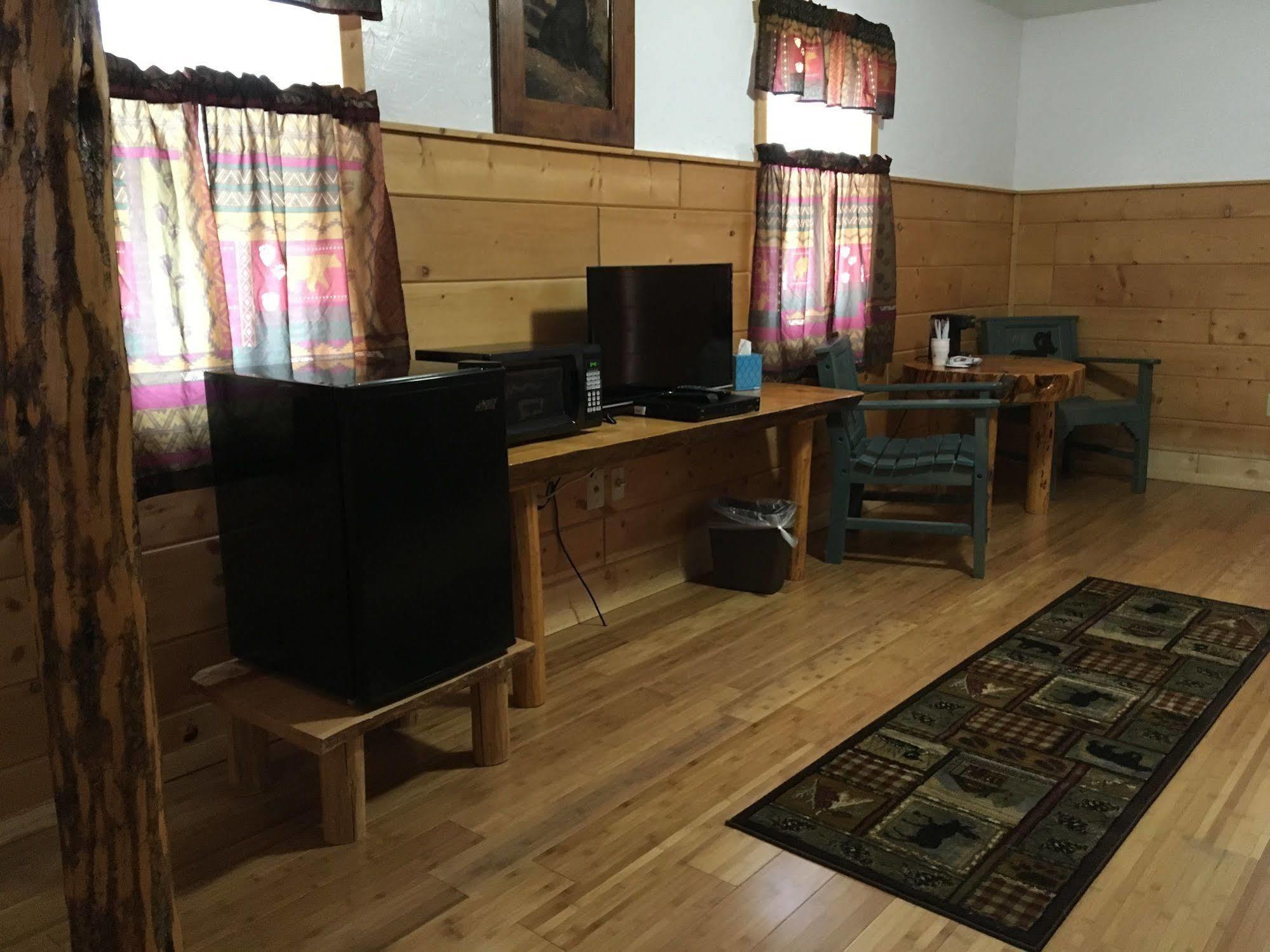 דובואה Chinook Winds Motel מראה חיצוני תמונה